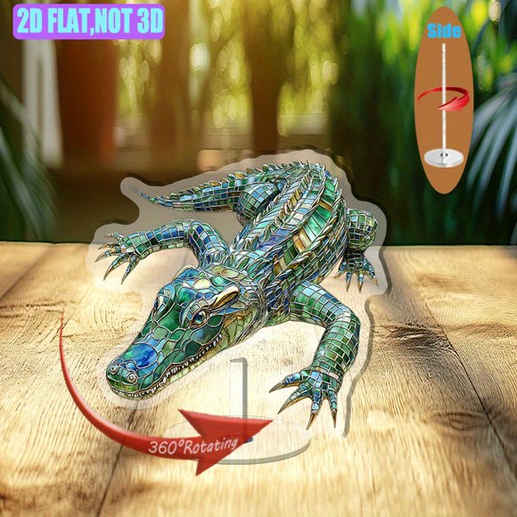 Vitrine Acrylique Revitalisante avec un design de crocodile Époustouflant en Vitrail vibrant Vert, Or et Bleu, Améliorant les Détails et la Profondeur Complexes