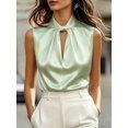 thumbnail image 1 of Blusa Sin Mangas De Satén Verde Con Cuello Plisado Y Escote Hueco, 1 of 30