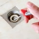 thumbnail image 2 of EeaseMX 3 herramientas prácticas para dragar tuberías, cuatro garras, extractor de clips, limpiador de desagües para el hogar y la cocina (color aleatorio)., 2 of 7