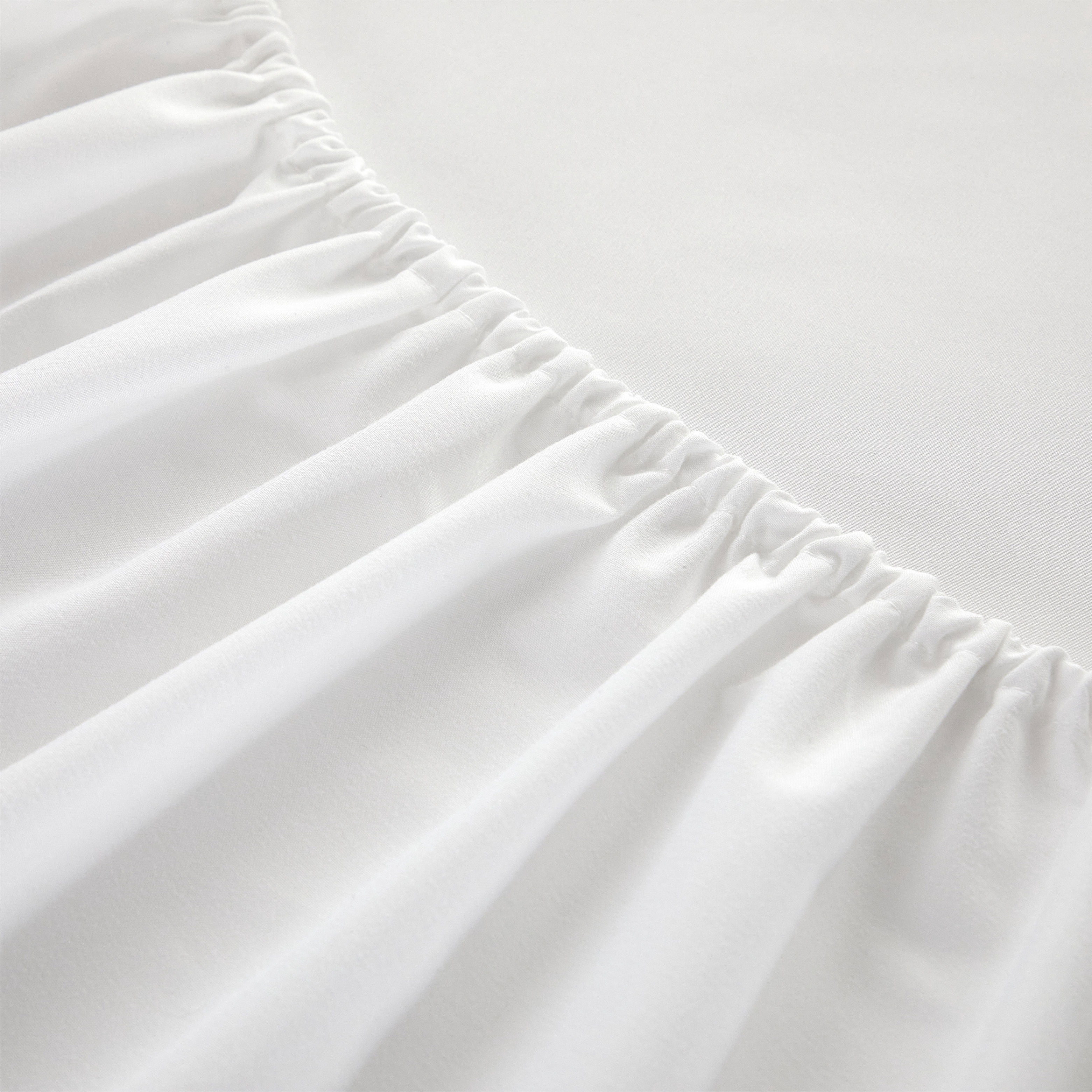 Urban Shop Double Sided Tech Pocket Fitted Sheet with Pillowcase, Queen, White