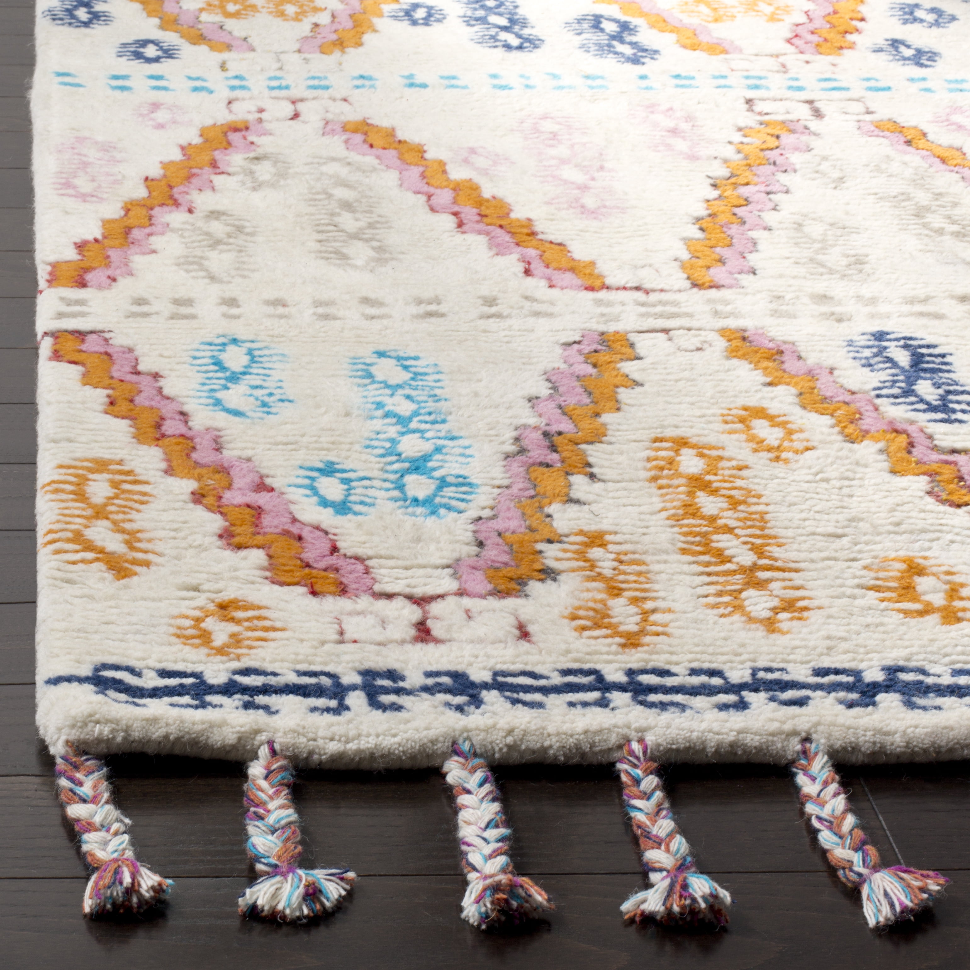 SAFAVIEH Casablanca Frances Aztec Runner Rug, Ivory/Multi, 2'3" x 8'
