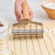 thumbnail image 3 of Cortador de masa de acero inoxidable con mango de madera y rejilla para masa, utensilios de cocina para el hogar., 3 of 7