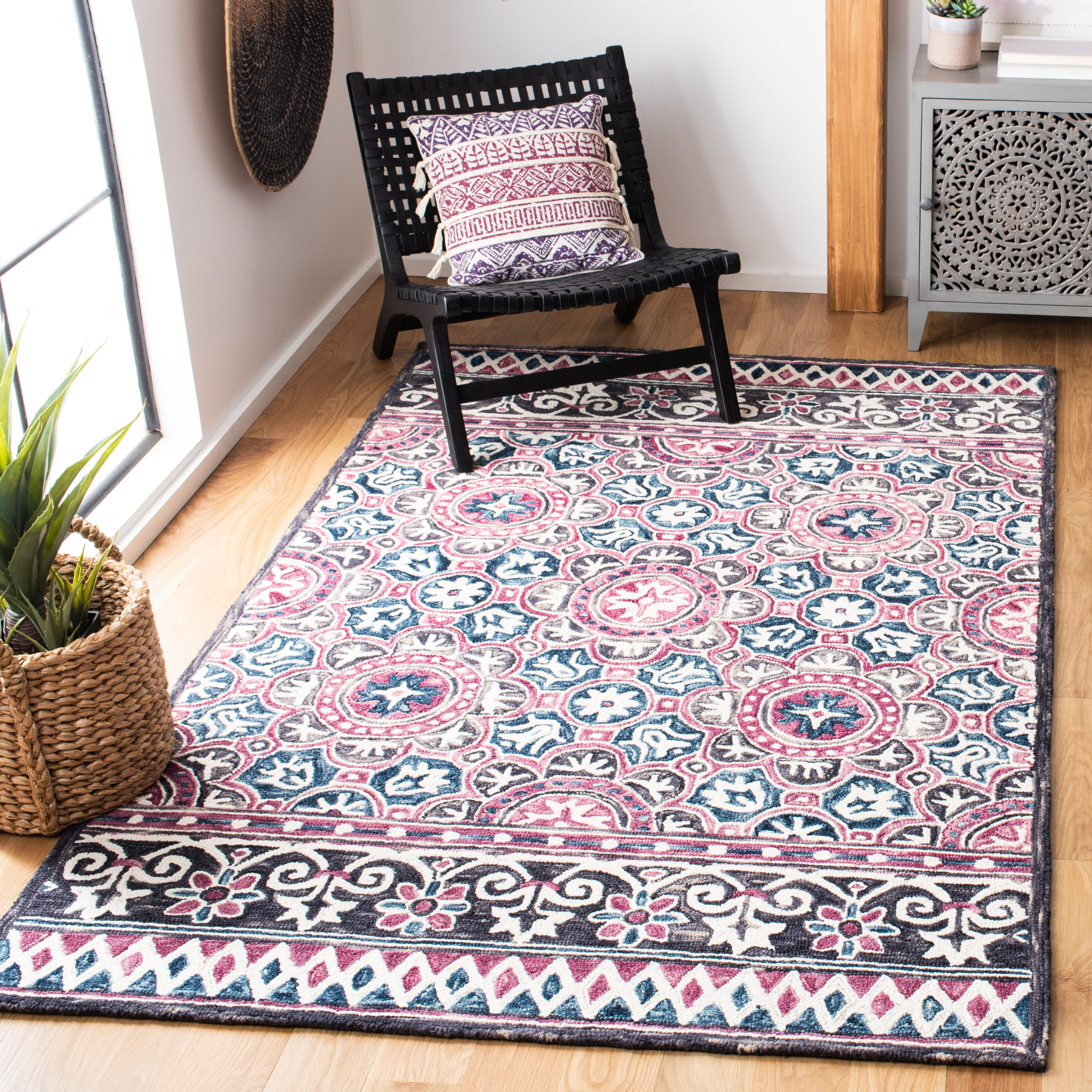 SAFAVIEH Micro-Loop Omar Medallion Area Rug, Ivory/Pink, 5' x 5' Square