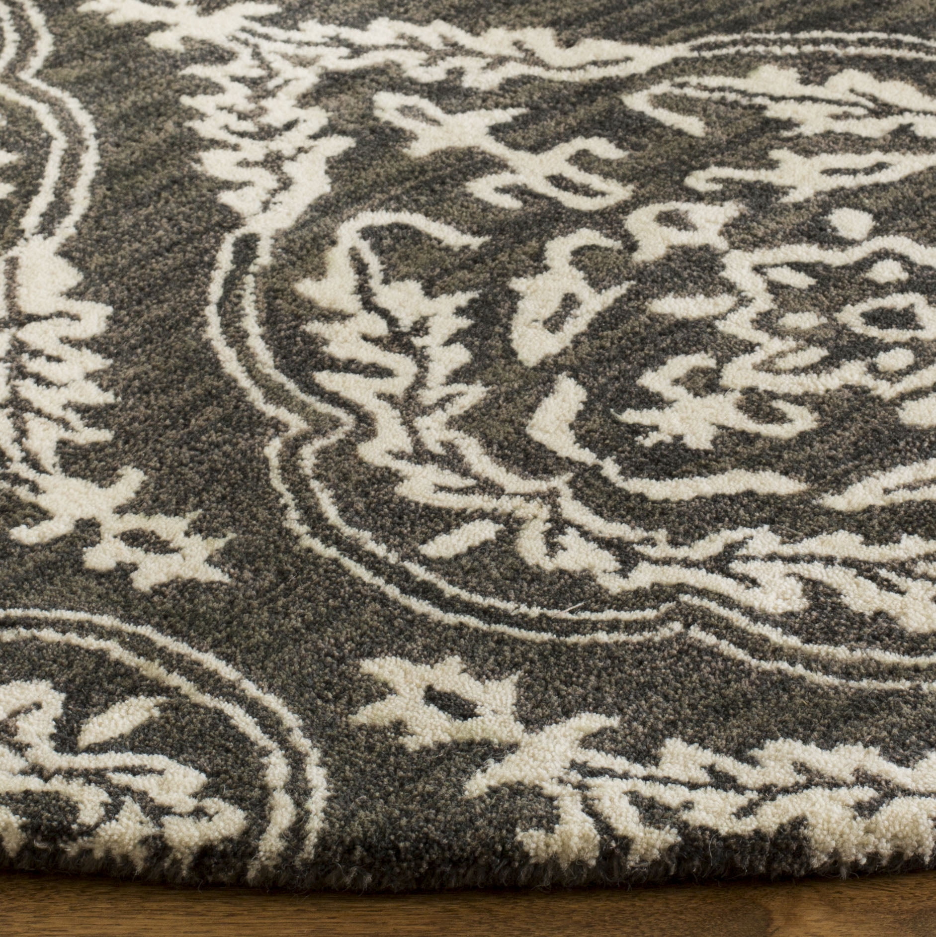 SAFAVIEH Blossom Frieda Damask Floral Wool Area Rug, Charcoal/Ivory, 5' x 8'