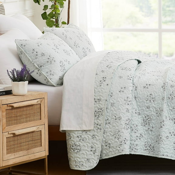 Southshore Fine Living, Inc. King Quilt Sets Oversized, Coverlet Bedspread 3-Piece Floral Bedding Set with Two Matching Shams (108 in Wide x 98 in Long), Blue, King/California King