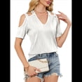 thumbnail image 1 of Blusa de Punto con Hombros Descubiertos y Cruzados para Mujer, Informal, Elegante, con Textura, para Verano Crema L, 1 of 10
