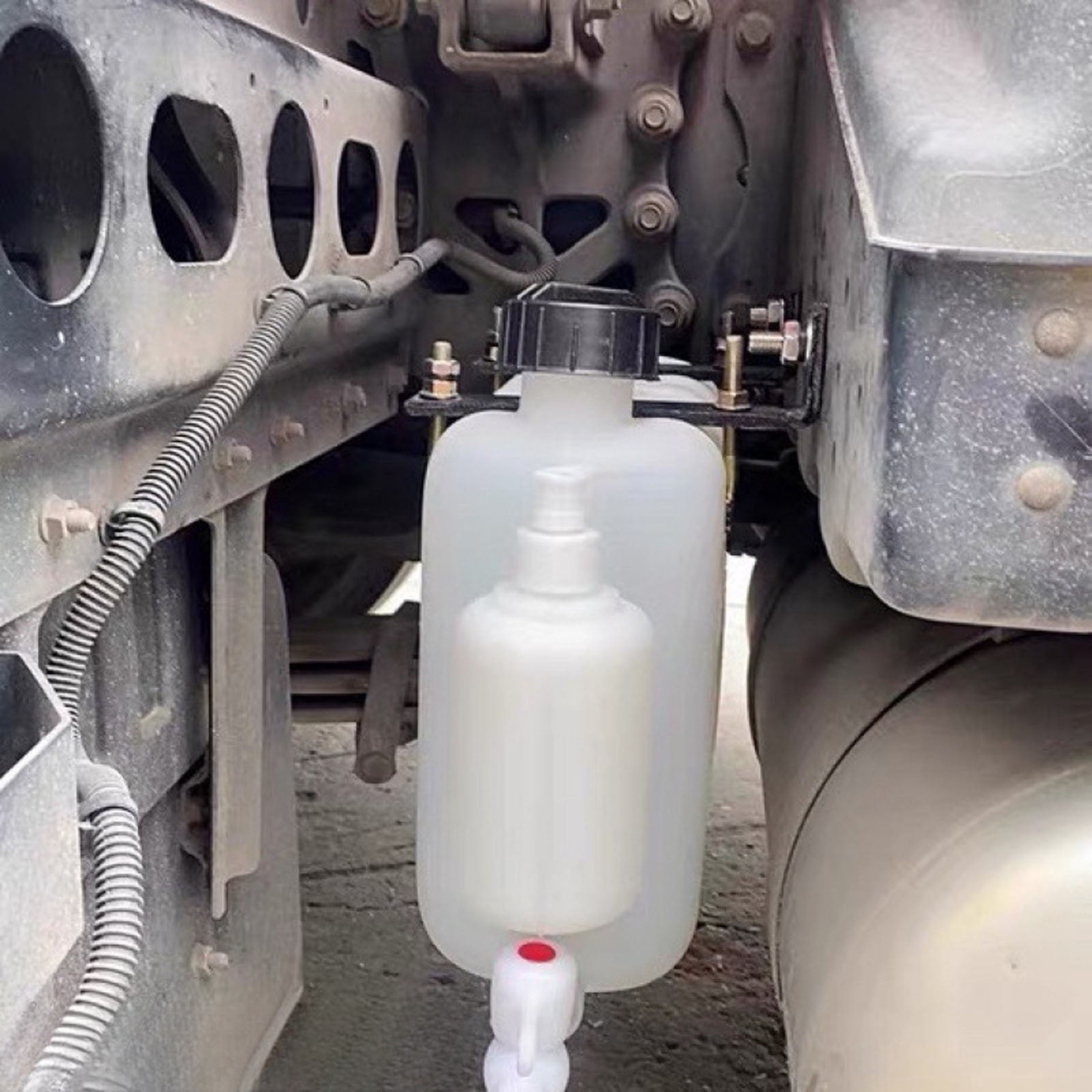 9L Capacity Portable Water Tanks with Faucet For Truck Driver Outdoor Hand Cleaning And Dish Washing Easy Quick Setup