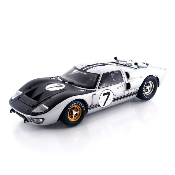 Shelby Collectibles SC404S 1966 Ford GT-40 MK 2 Silver No.7 1-18 Diecast Car Model