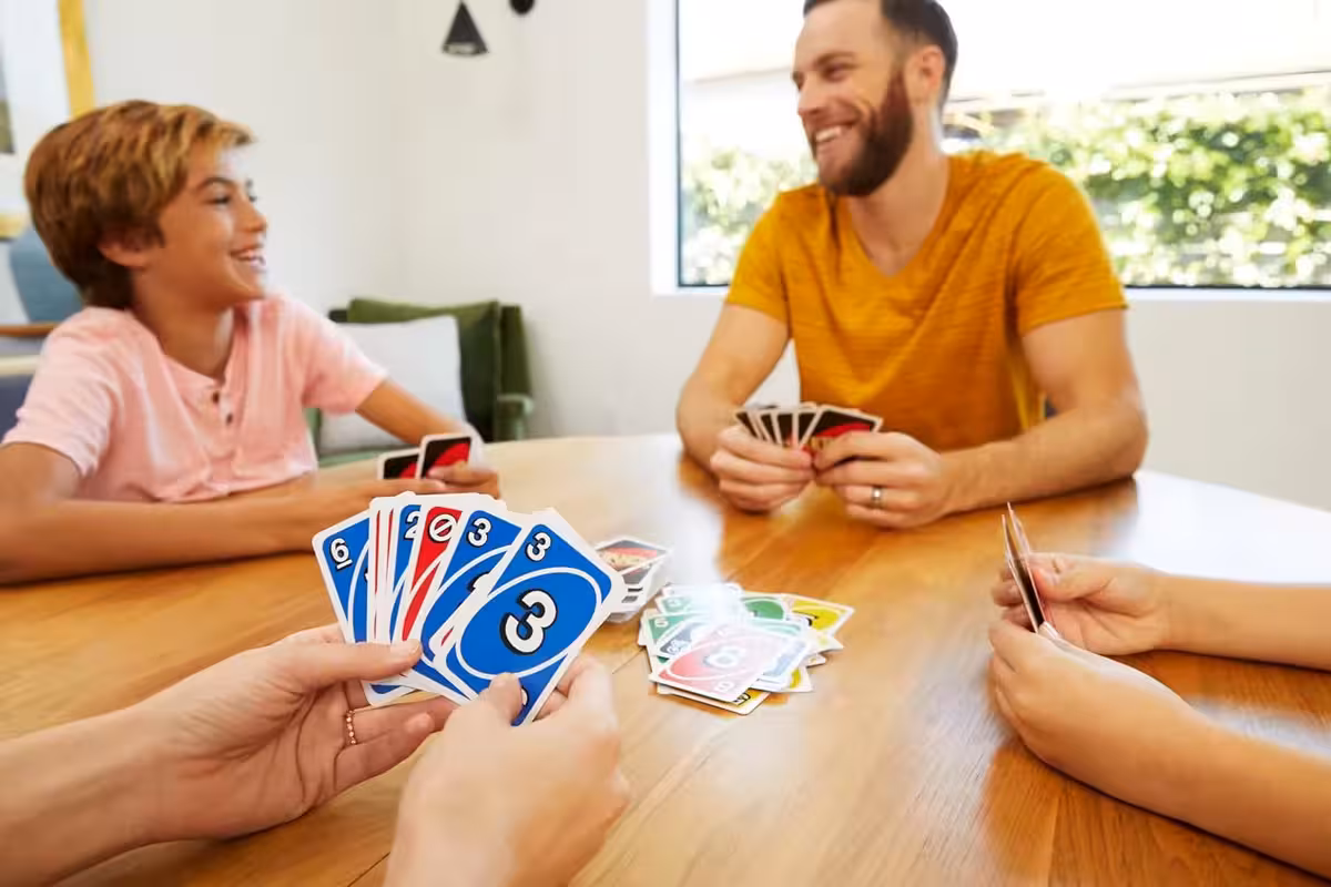 thumbnail image 2 of UNO Original - Juego de Cartas Familiar - Clásico - Baraja Multicolor de 112 Cartas - De 2 a 10 Jugadores - para Niños y Adultos, 2 of 6
