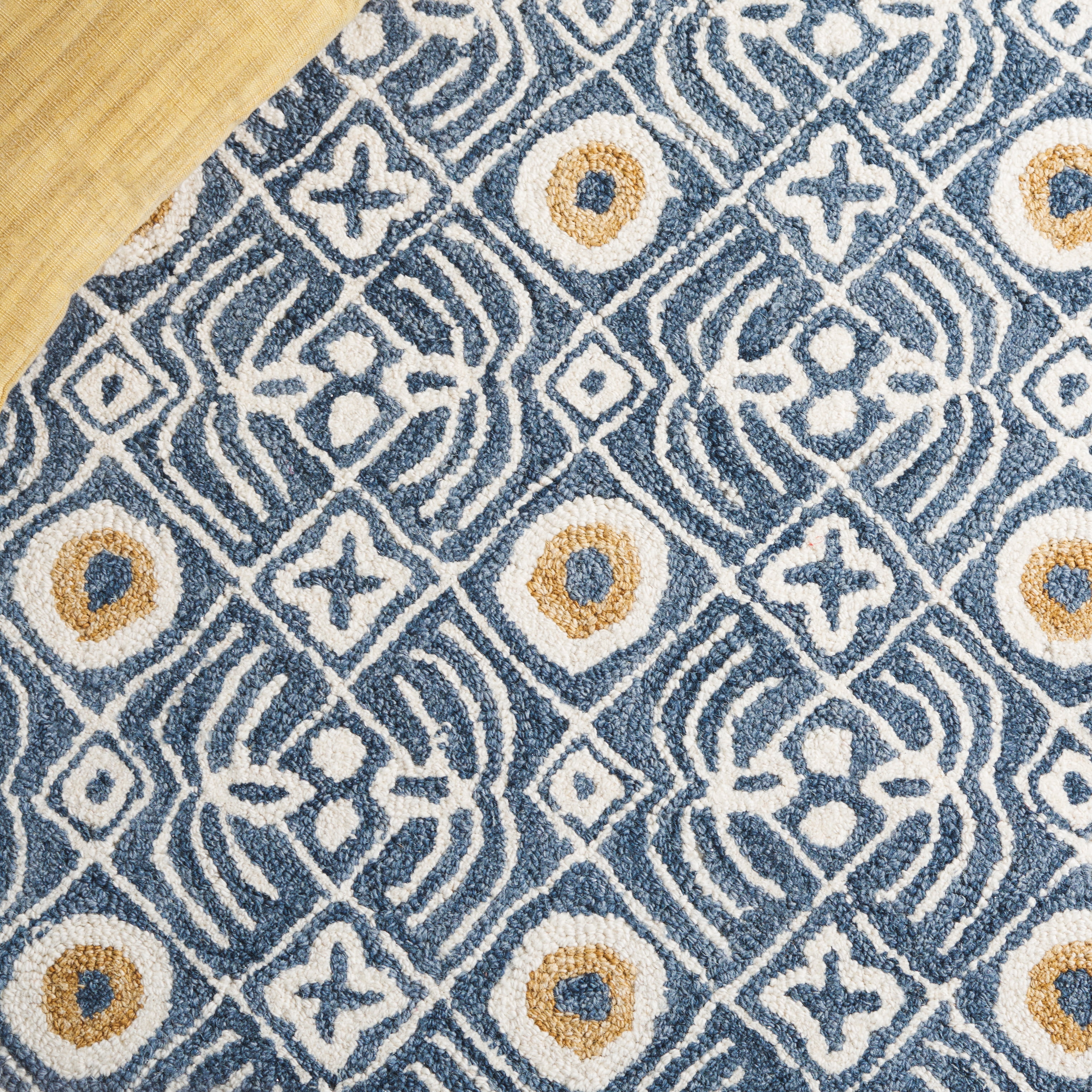 SAFAVIEH Micro-Loop Blazhe Floral Area Rug, Blue/Ivory, 5' x 5' Square