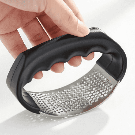 Stainless Steel Garlic Crusher, Manual Ring Garlic Press Rocker with Black Finish, Handheld Kitchen Mincer Tool for Garlic, Ginger, Vegetables and Meal Prep, 1 Pcs