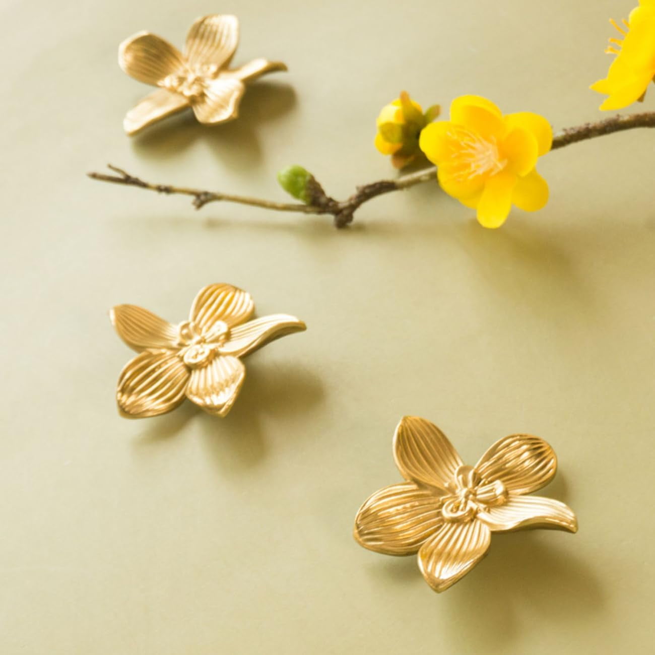 ABCISI Flower Cabinet Knobs, Brushed Gold, 8 Pack, Zinc Alloy Decorative Hardware, Decorative Handles for Furniture, Vanity, Kitchen, Closet, Bathroom, Unique Antique Pull