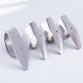thumbnail image 1 of UPGRATOR 8Ud Púas De Metal Plateado Para Dedos En Guitarra, Bajo, Banjo Y Ukelele, 1 of 8