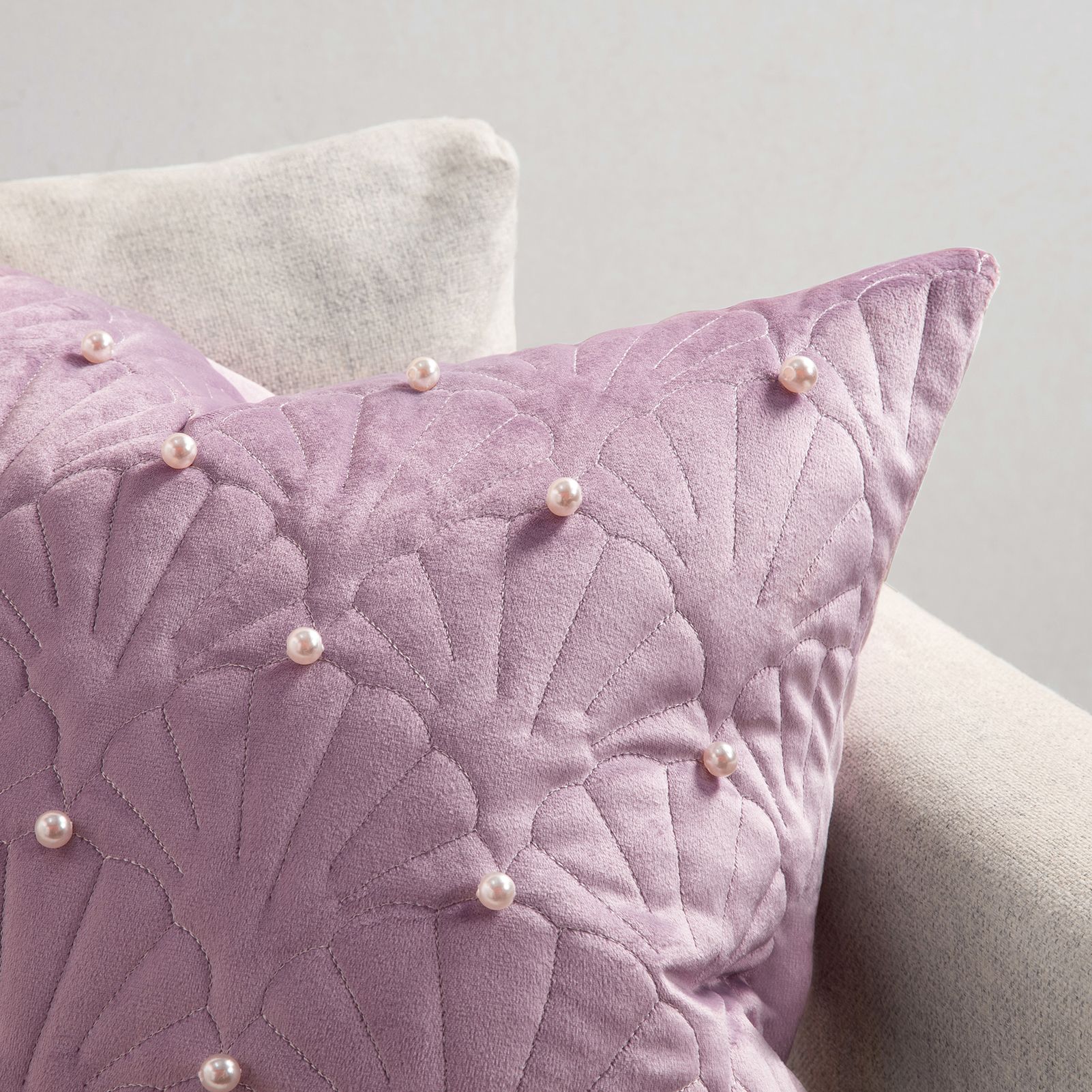 Phantoscope Velvet Decorative Throw Pillows with Inserts, Pearl Shell Quilted Design, 18 x 18 in, Purple, 2 Pack