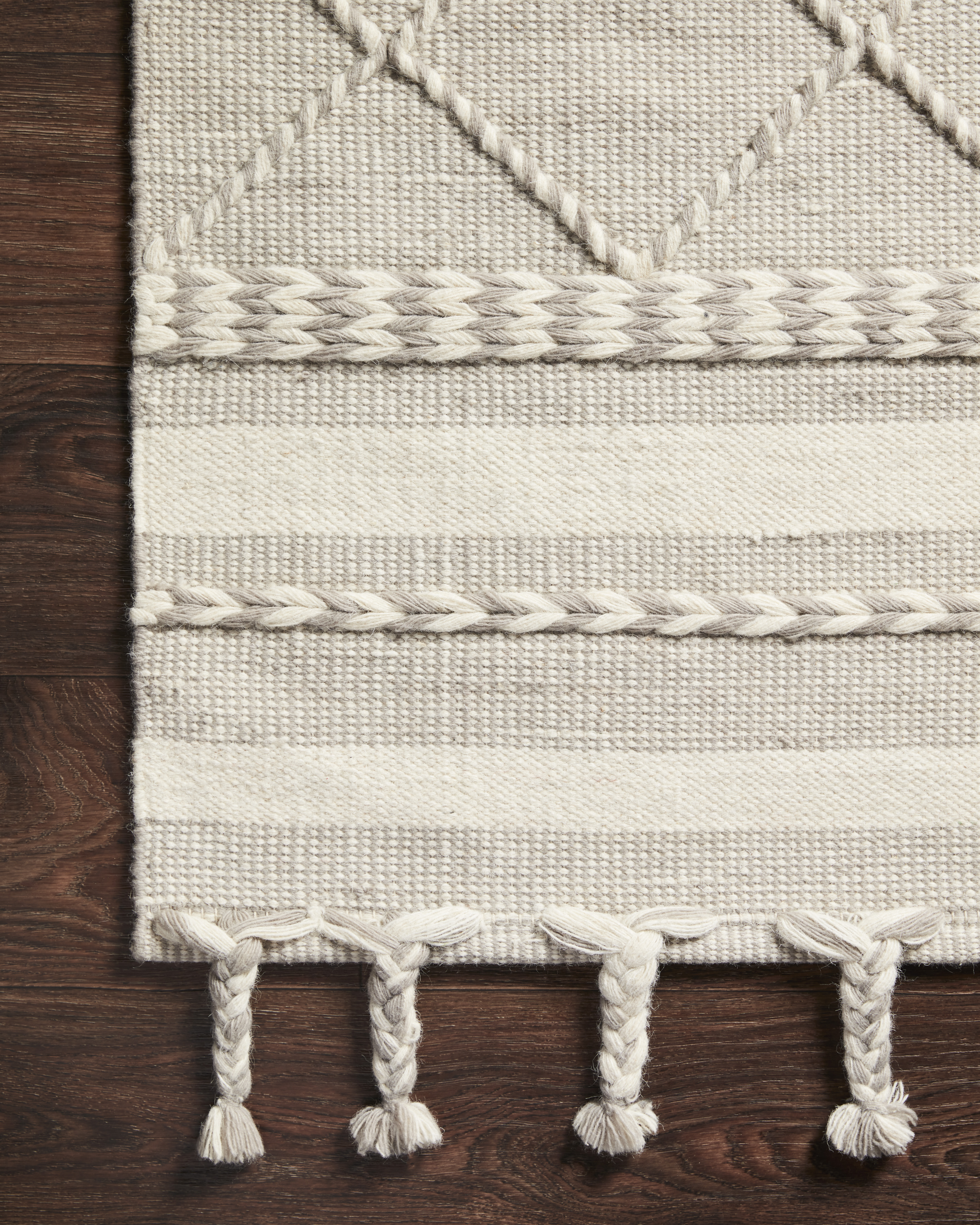 Loloi Rugs SAWYSAW-05SI007696 7 ft. 6 in. x 9 ft. 6 in. Sawyer Silver Contemporary Hand Loomed Rug