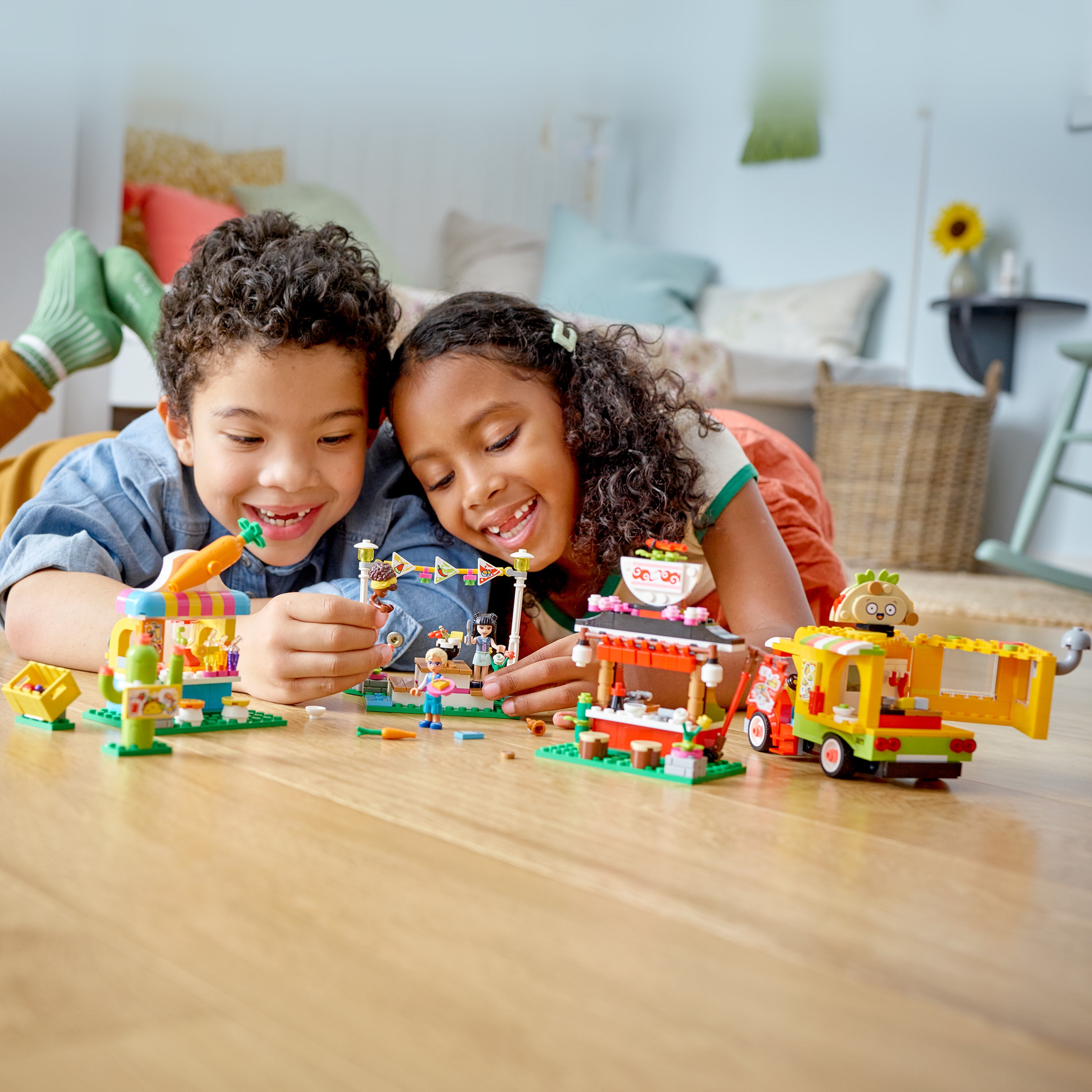 LEGO Friends Street Food Market 41701; New Food-Play Building Kit Promotes Imaginative Play; Includes Emma and Kitten Toy; Birthday Gift for Kids Aged 6+ (592 Pieces)