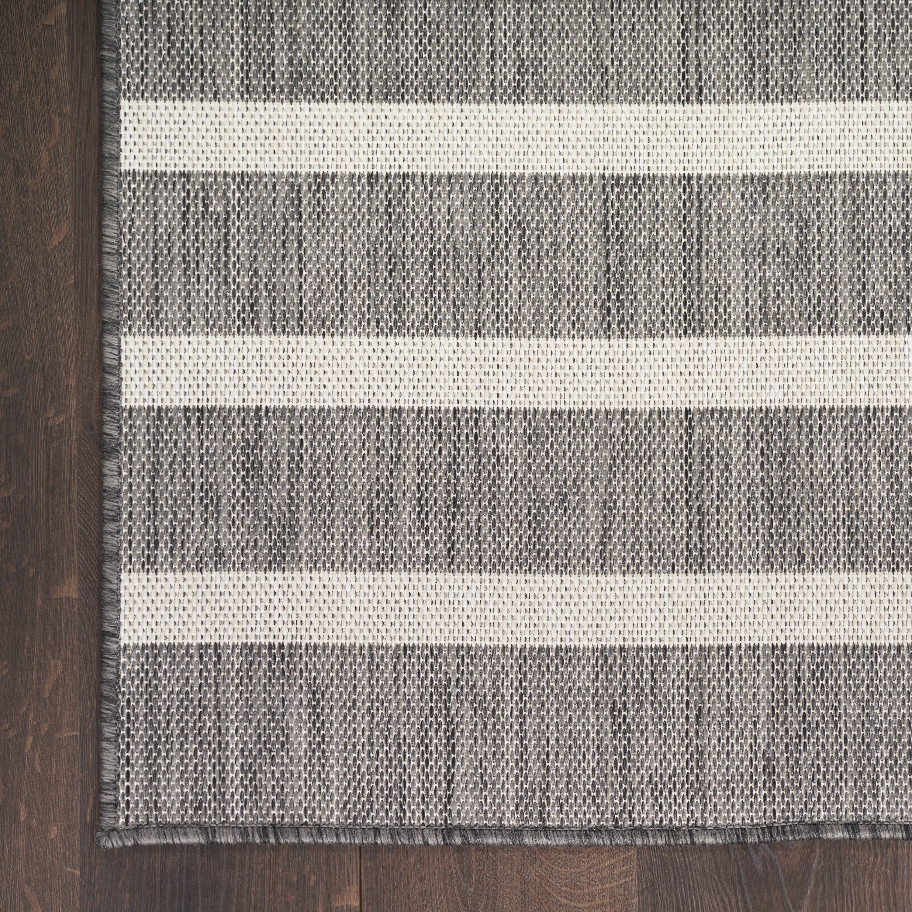 Nourison Positano Indoor/Outdoor Charcoal Ivory 7' x 10' Area Rug (7x10)