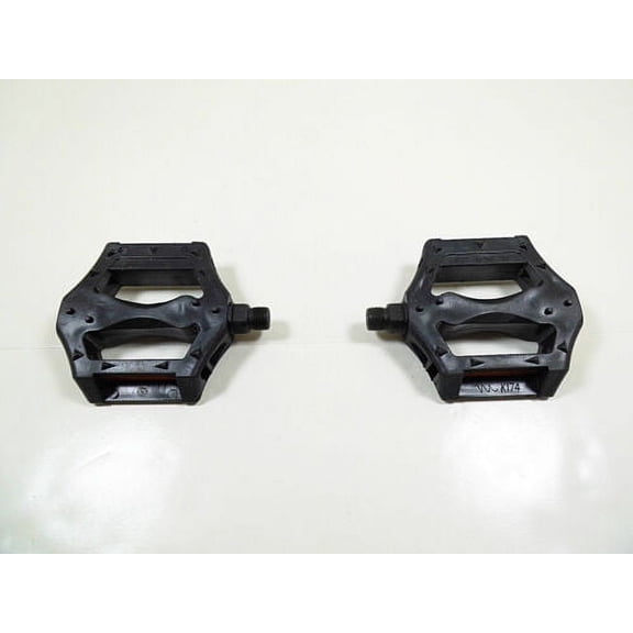 Bike Pedals Universal Platform Bicycle Grip Pedal with Amber Reflector 9/16"