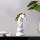 thumbnail image 4 of Escultura de ajedrez internacional de arte moderno en resina, piezas de ajedrez decorativas Caballero blanco, 4 of 9