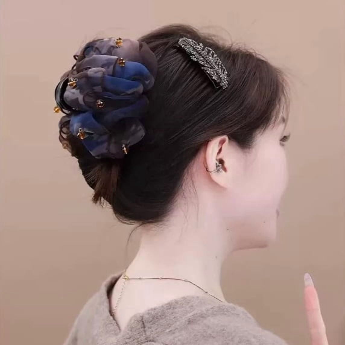 Elegant Mesh Textured Shark Clip - Strong Hold for Thick Hair, Versatile for Daily Wear, Perfect for Commuting and Dates