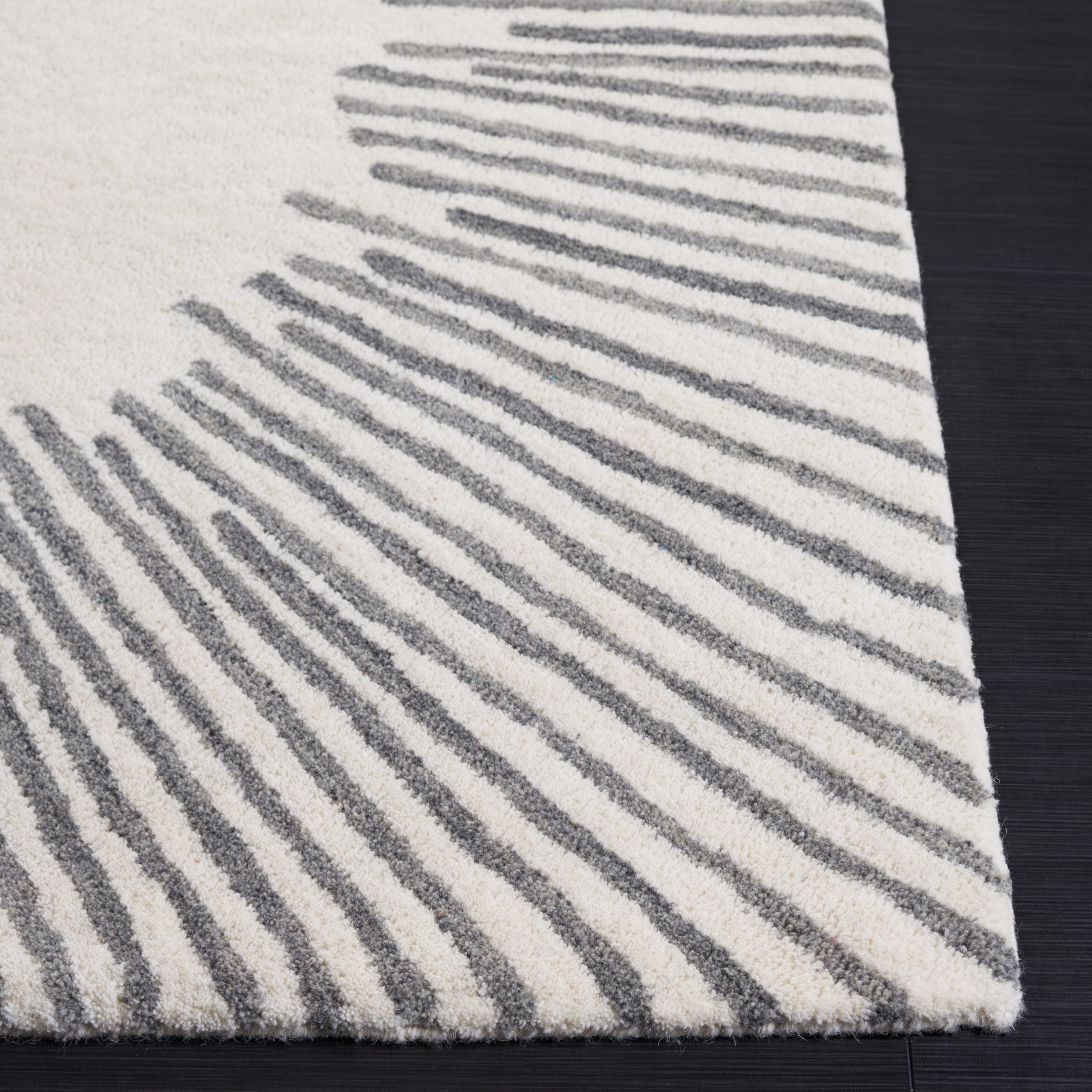 SAFAVIEH Fifth Avenue Declan Abstract Area Rug, Ivory/Grey, 8' x 10'