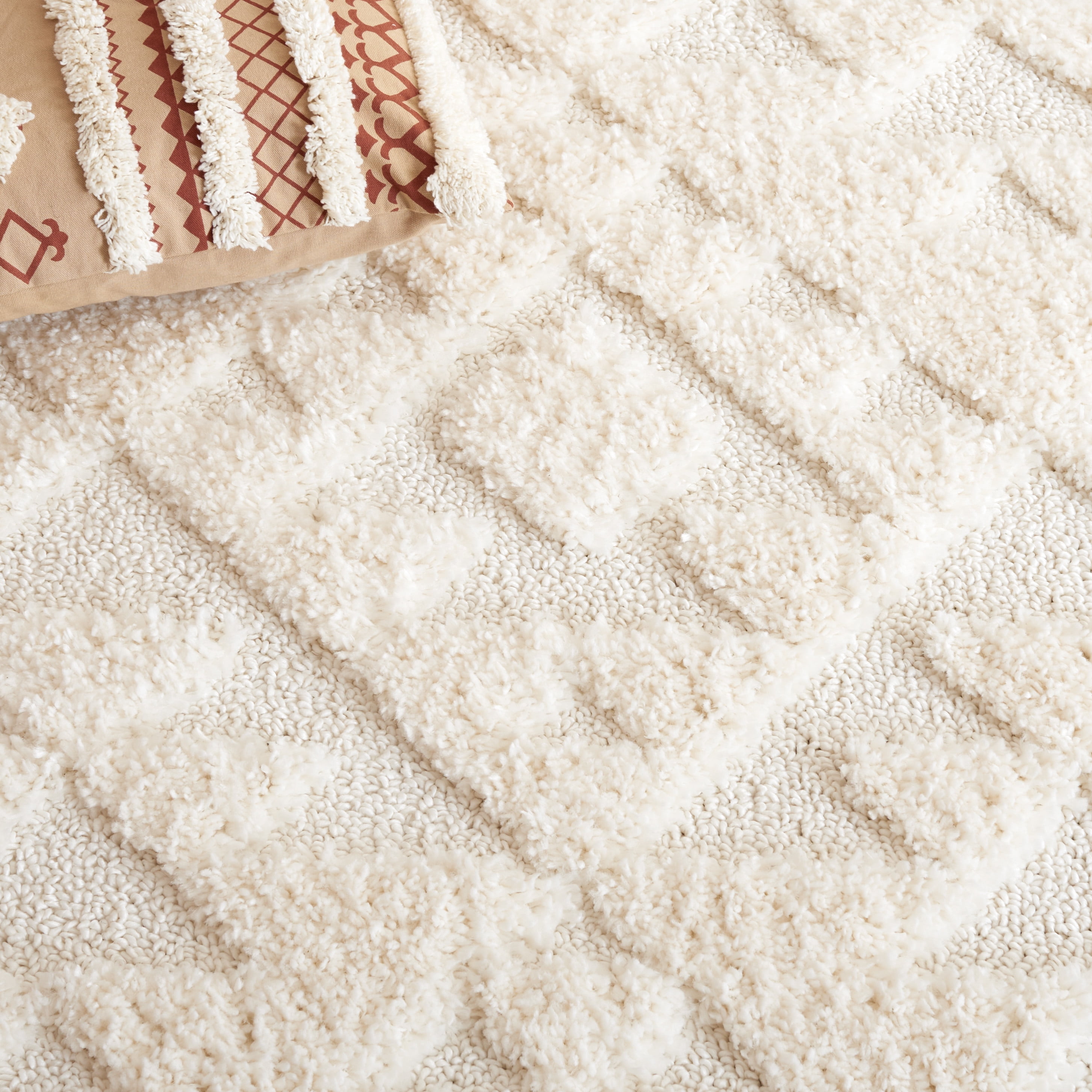 SAFAVIEH Moroccan Tassel Larry Geometric Shag Runner Rug, Ivory, 2'3" x 8'