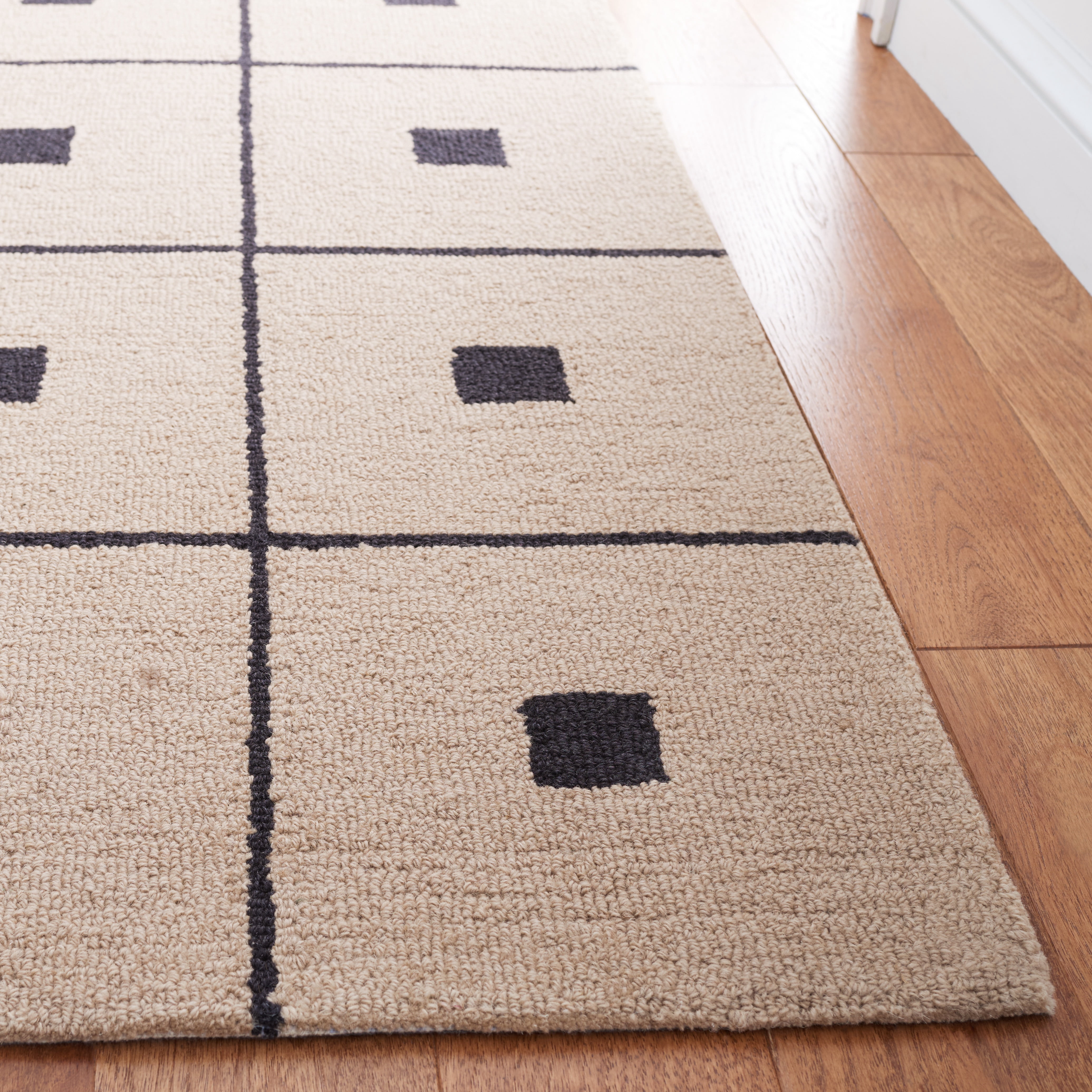 SAFAVIEH Martha Stewart Micro Loop Area Rug, Beige/Black, 4' x 6'