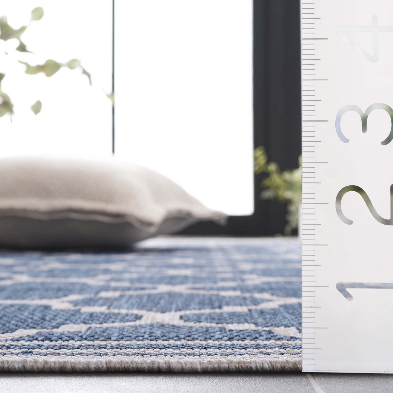 SAFAVIEH Beach House Wendy Geometric Indoor/Outdoor Runner Rug, Blue/Ivory, 2'2" x 8'