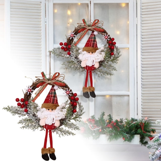 Elegante corona decorativa para la puerta principal. Arreglo floral para colgar durante todo el año con plantas artificiales y bayas.
