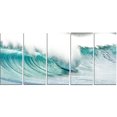 thumbnail image 2 of Vagues Bleues Massives Se Brisant à la Plage, 2 of 3
