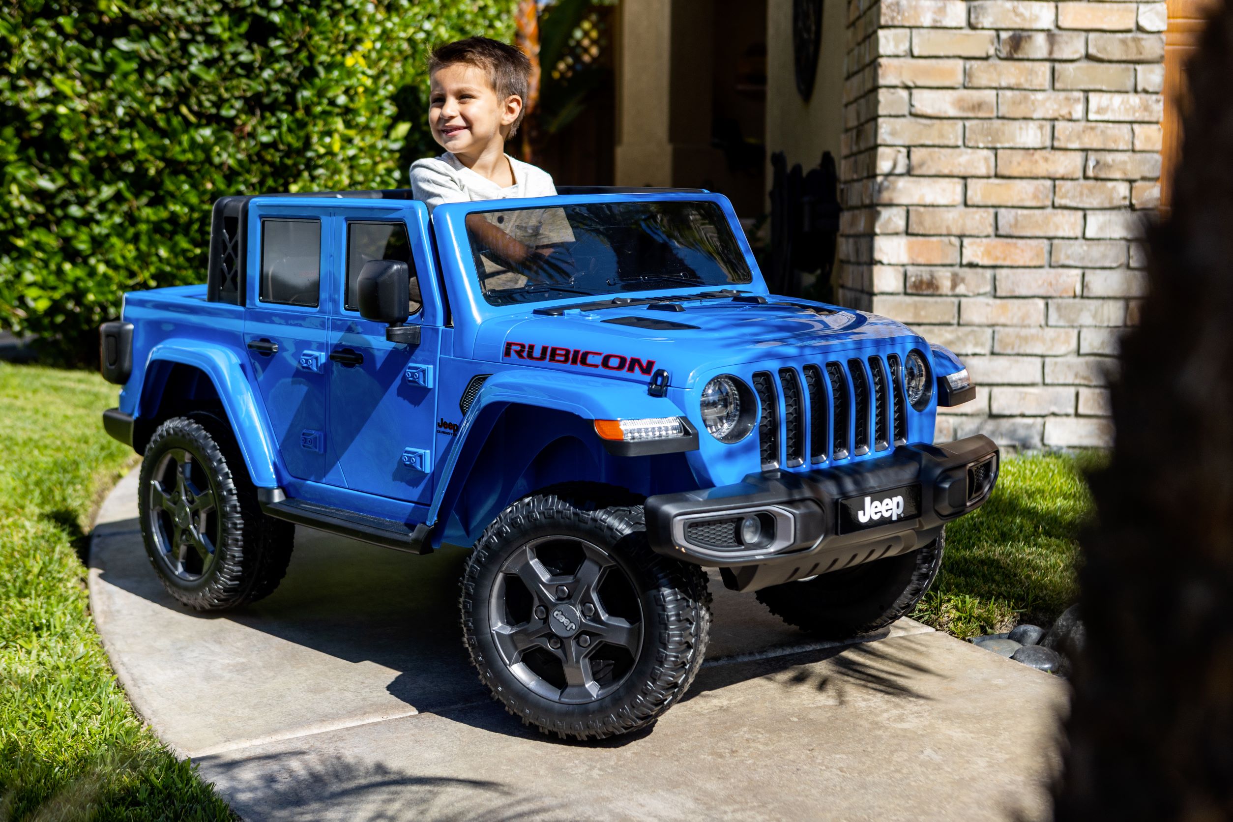 12V Jeep Gladiator Rubicon Battery Powered Ride-on by Hyper Toys, 2-Seater, Blue, for a Child Ages 3-8, Max Speed 5 mph - image 4 of 18