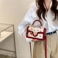thumbnail image 4 of Este es un bolso rojo con un lindo diseño de cereza para citas e compras., 4 of 6