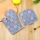 thumbnail image 5 of Juego de guantes de horno y agarraderas resistentes al calor - Guantes de cocina aislantes para hornear, asar y microondas con lazos colgantes, 5 of 6