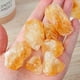 thumbnail image 4 of Xiao Hua Piedra cruda de cristal amarillo natural de 100 g, piedra de aromaterapia de 2-3 cm de tamaño, piedra triturada de expansión, adorno decorativo para bonsái, piedra cruda., 4 of 5