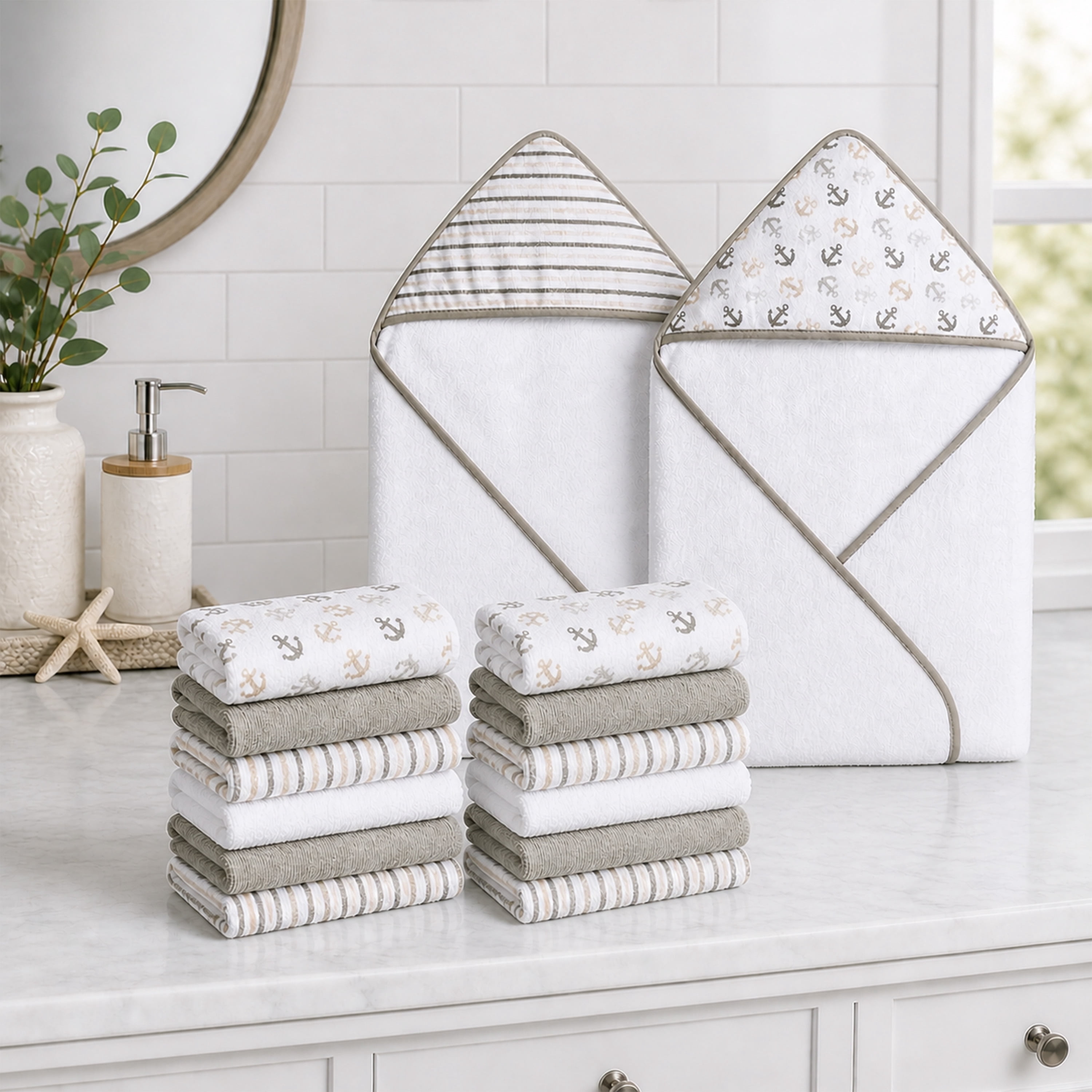 Dream On Me Baby 2 Piece Hooded Towels & 12 - Piece Washcloth Set in Soft Grey
