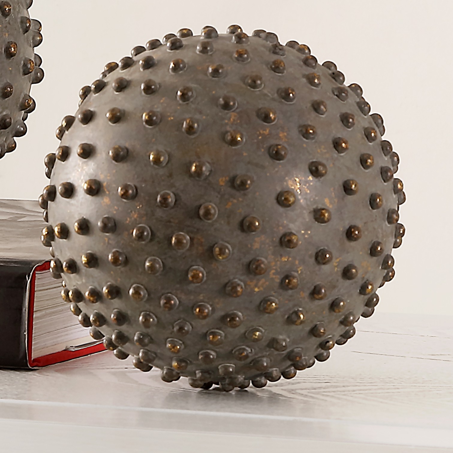 Safavieh Roni Brown 5"/6" Polyresin Decorative Balls (2 Count)