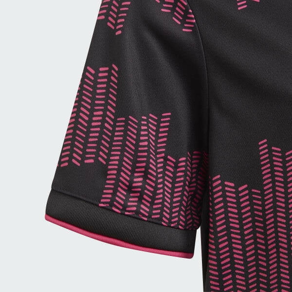 Mexico Soccer Jersey Black/pink (New) Size: Large/Extra Large