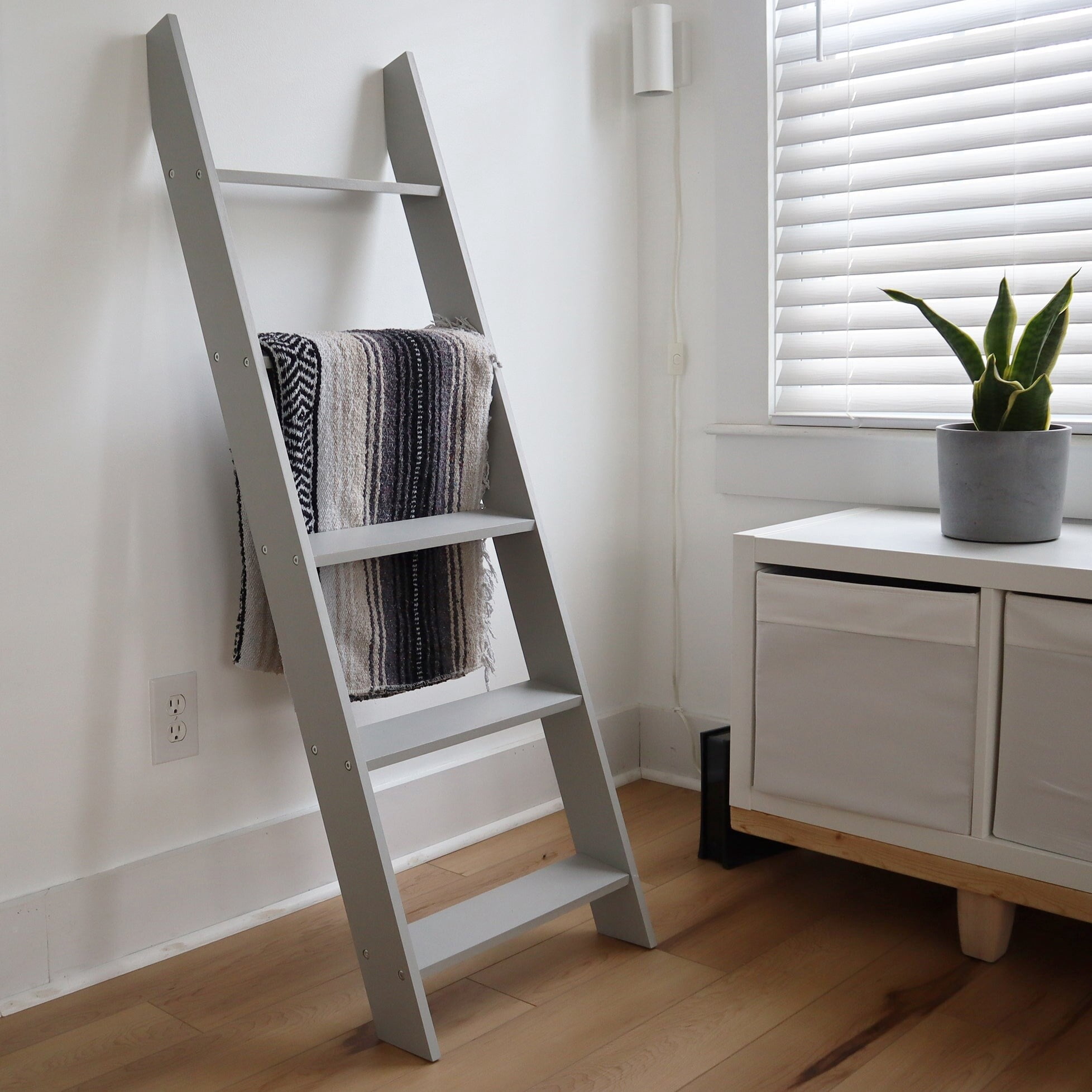 Blanket Ladder Grey - One