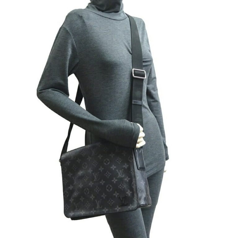 Louis Vuitton district PM messenger bag. 