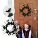 thumbnail image 1 of Murciélagos de imitación de Halloween, guirnalda de ramas muertas, guirnalda decorativa negra de hojas simuladas, accesorio para colgar en la puerta, decoración para puerta de entrada, corona de Hallo, 1 of 8