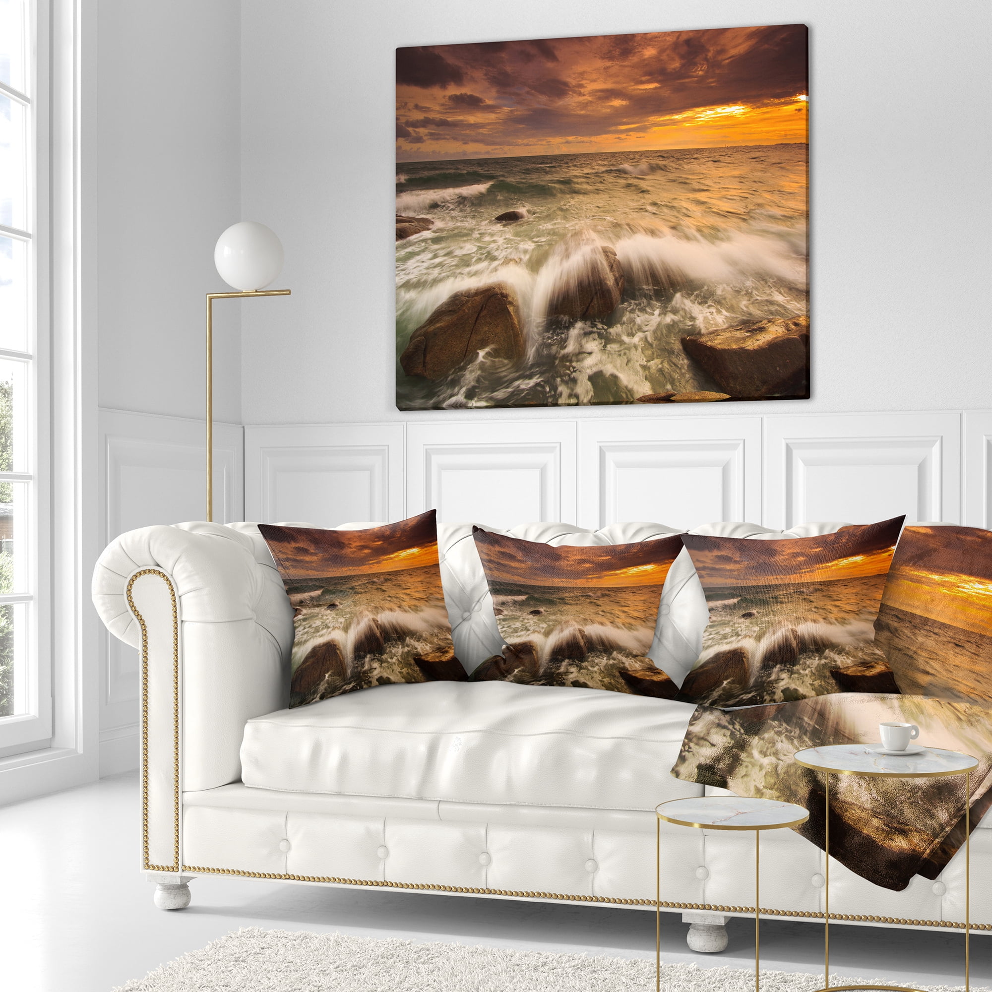 Designart Rushing Ocean Waves into Rocks - Seascape Throw Pillow - 18x18