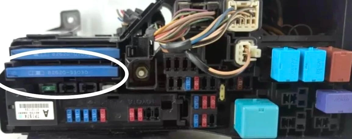 82620-33030 8262033030 Fusible Link Block Assembly Multi Link Fuse Compatible Replacement for Toyota Camry ('07-'11) & Venza ('09-15). 120 Amp Main Fuse for Alternator and Other Circuits