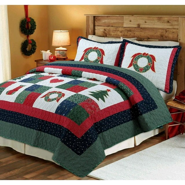 Cozy Line Home Fashions Christmas True Patchwork Wreaths Pine Tree Stockings Rustic Reversible Quilt Bedding Set, Coverlet Bedspread (Happy Christmas, Queen - 3 Piece)