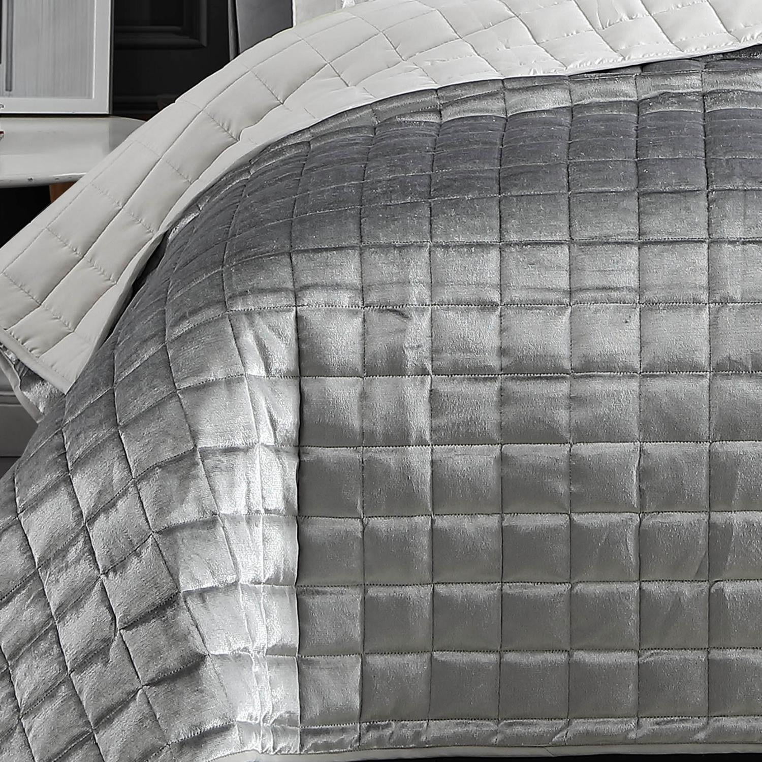 Riverbrook Home 3 Piece Quilt Set, King, Silver, Lyndon, Polyfill, Adult