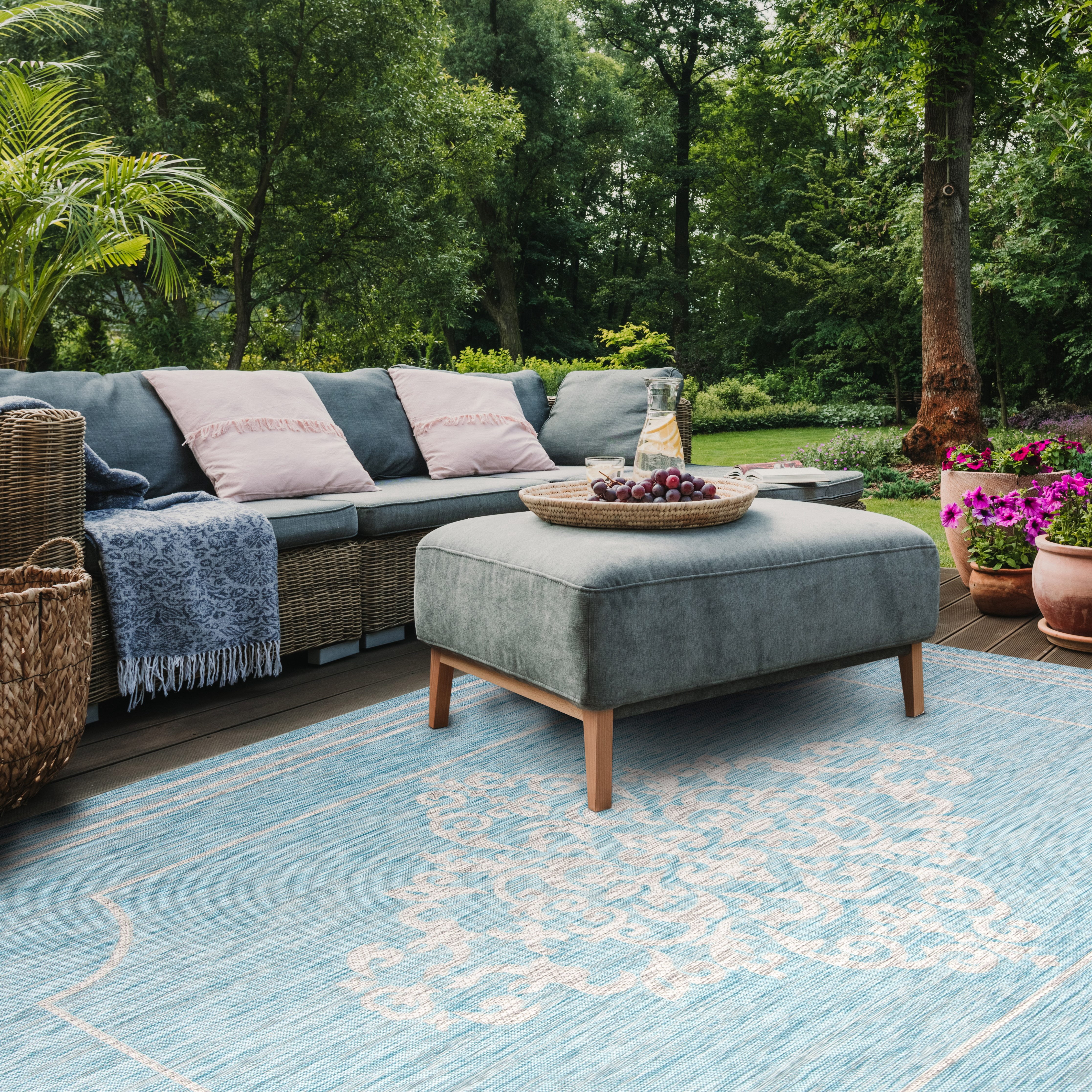 SAFAVIEH Courtyard Lula Traditional Indoor/Outdoor Area Rug, 8' x 11', Aqua/Grey