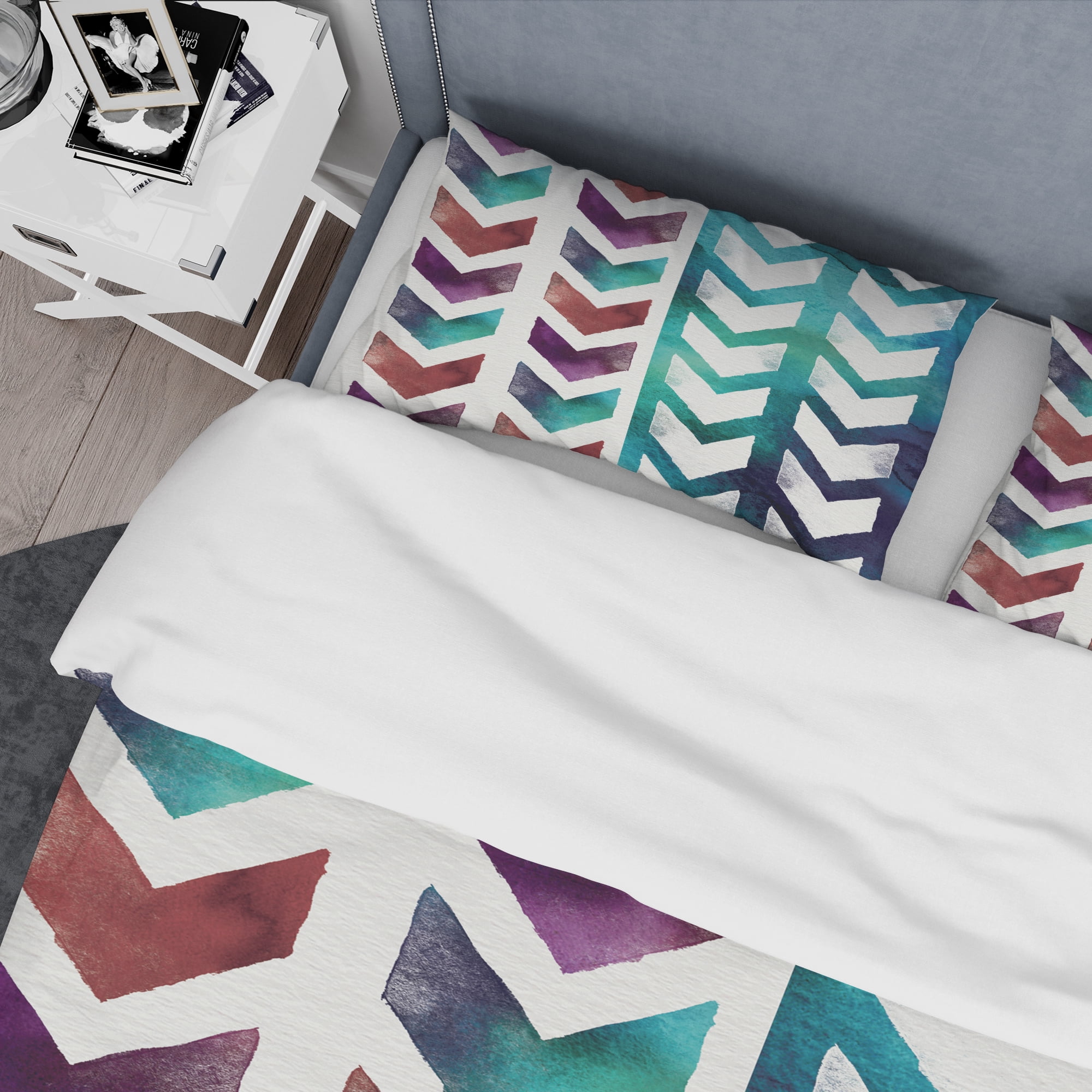 Designart 'Geometric Pattern of Red And Blue Arrows' Geometric Duvet Cover Set