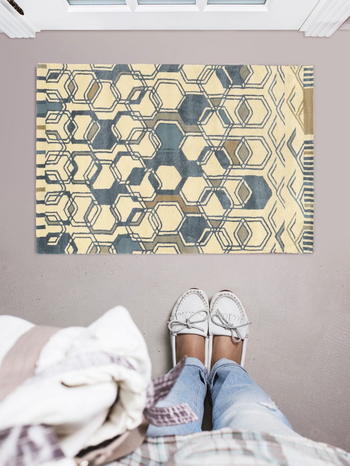 Aspire Wool Triangle Ivory & Grey 2' x 3' Accent Rug