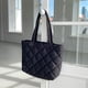 thumbnail image 1 of Bolso de mano acolchado con diamantes para mujer, bolso informal suave, bolso de compras de invierno a la moda, 1 of 7