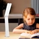 thumbnail image 4 of pstuiky Lámpara de escritorio pequeña plegable con gran capacidad portátil con batería integrada y brillo ajustable para estudiantes., 4 of 6