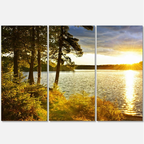 Designart 'Beautiful View of Sunset over Lake ' Landscape Canvas Art Print
